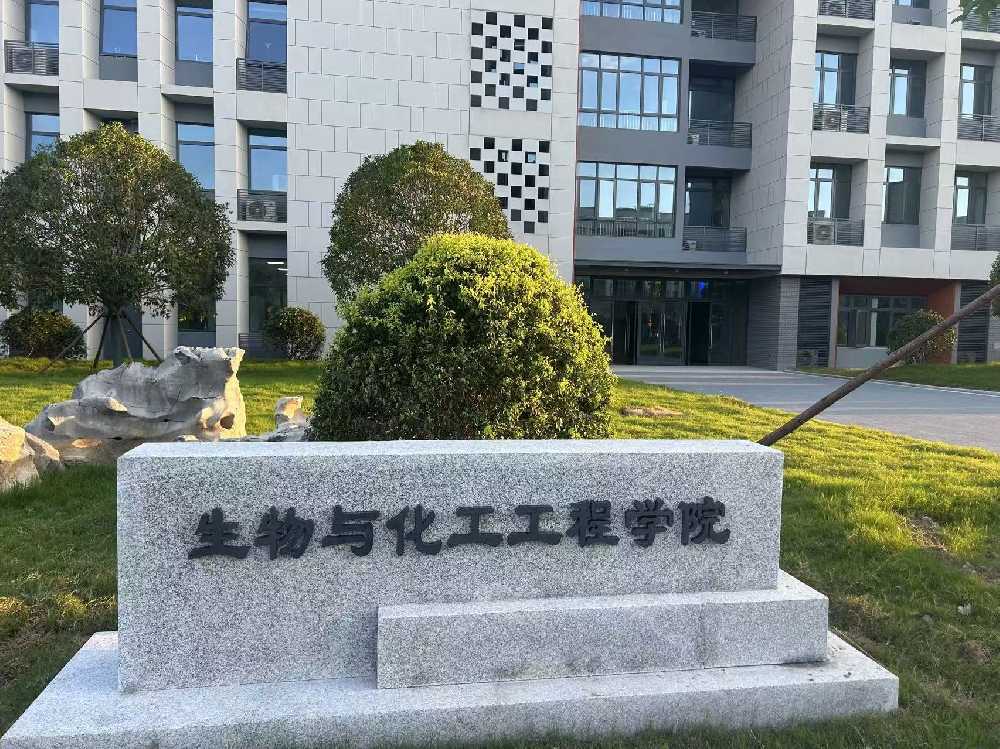 盐田区扬州职业大学体育场高杆灯项目